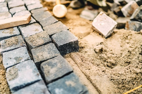 Paver Installation / Instalación de Adoquines
